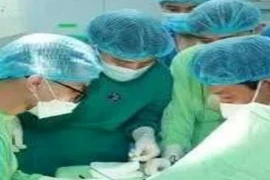 Phẫu thuật thành công giúp cô gái thoát khỏi dị dạng khối u 17 năm