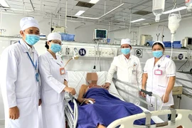 Cứu sống bệnh nhân bị hóc nửa quả nho xanh nguy hiểm tại Cần Thơ