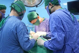 Phẫu thuật thành công u tuyến giáp lớn xâm lấn gây nguy hiểm tính mạng