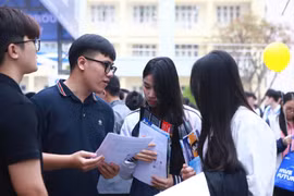 Điểm chuẩn các ngành tại Đại học Quốc gia Hà Nội năm 2026 cao nhất 28,12 điểm