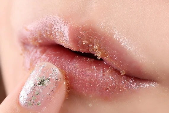Bí quyết sở hữu đôi môi mềm mịn, hồng hào với 4 cách tẩy tế bào chết đơn giản