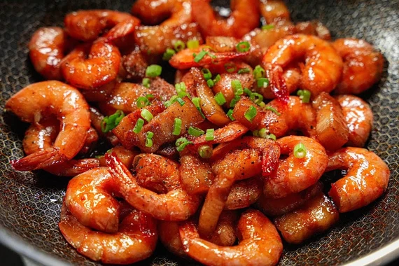 Mẹo rang tôm thịt lên màu đẹp, thơm nức mà không bị khô