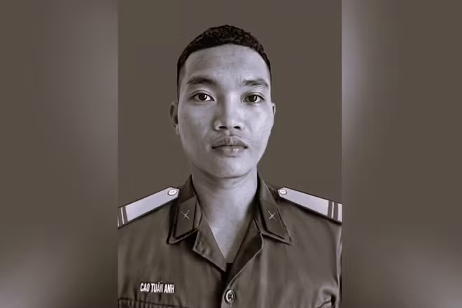 Truy tặng Huân chương Bảo vệ Tổ quốc hạng Ba đối với Trung sĩ Cao Tuấn Anh