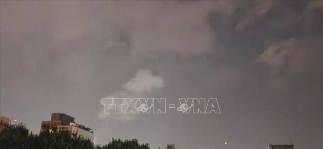 Nhiều tiếng nổ được nghe thấy gần thủ đô Tehran sáng 13/6. Ảnh: IRNA/TTXVN