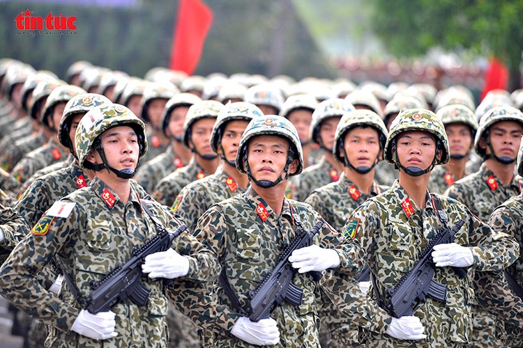 Đội hình khối đặc công trong phần hợp luyện sáng 9/7.