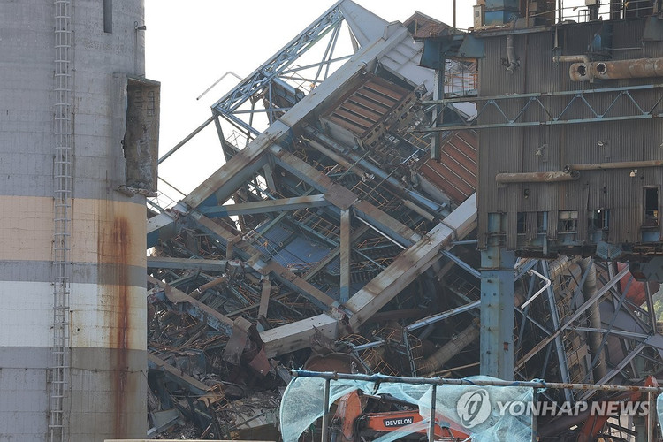 Místo zřícení kotelny v tepelné elektrárně ve městě Ulsan 6. listopadu. Foto: Yonhap. han3.jpg