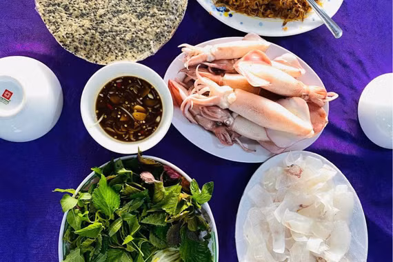 Mực nhảy Vũng Áng hút khách dù giá cao vẫn cháy hàng