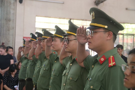 Truy điệu 2 phi công quân sự hy sinh trong vụ rơi máy bay - Ảnh 3.