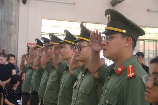 Truy điệu 2 phi công quân sự hy sinh trong vụ rơi máy bay - Ảnh 3.