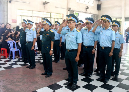 Truy điệu 2 phi công quân sự hy sinh trong vụ rơi máy bay - Ảnh 4.