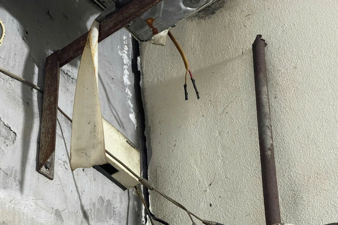 Người dân thấp thỏm sống trong căn nhà nứt, lún giữa Hà Nội