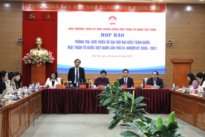 Bà Bùi Thị Minh Hoài, Ủy viên Bộ Chính trị, Bí thư Trung ương Đảng, Bí thư Đảng ủy MTTQ, các đoàn thể Trung ương, Chủ tịch Ủy ban Trung ương MTTQ Việt Nam.