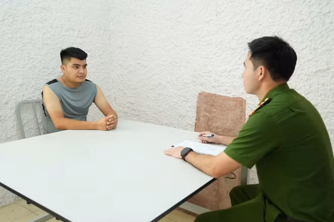 Nghĩa tại cơ quan Công an.