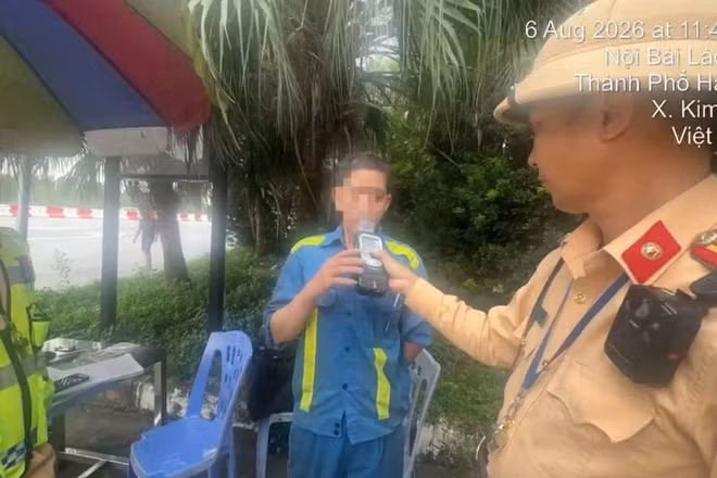 'Thần cồn' vi phạm vượt 2 lần mức kịch khung, đi xe máy vào cao tốc