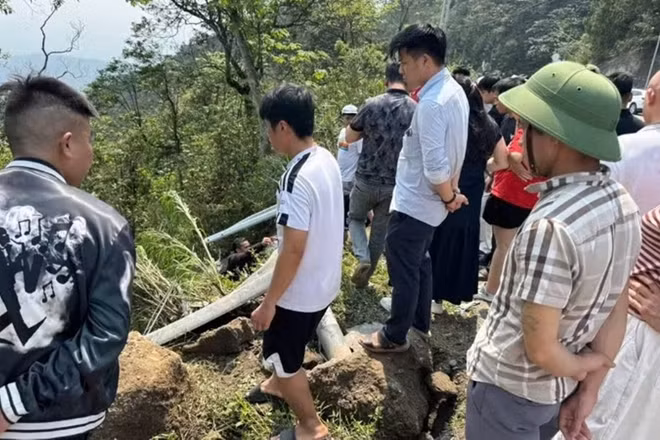 Xe 29 chỗ lao xuống vực ở Tam Đảo, 7 người bị thương