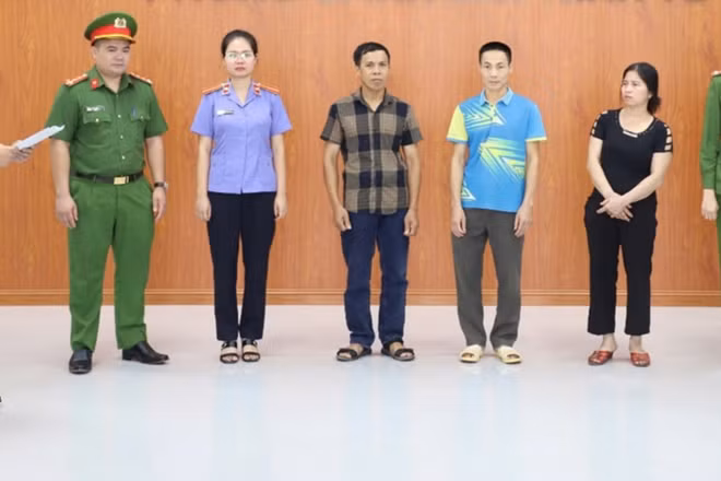 Khởi tố 3 đối tượng sử dụng chất cấm để sản xuất gần 1.000 tấn giá đỗ