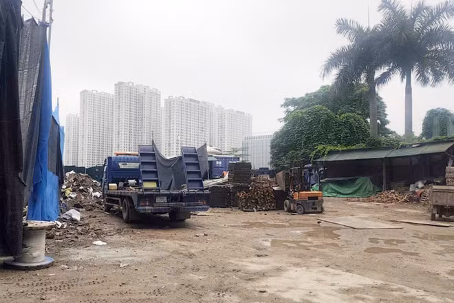 Hà Nội: Bãi đổ thải, tập kết trái phép ở Phú Diễn
