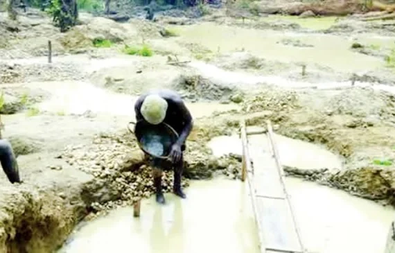 Nhóm vũ trang xông vào khu mỏ, sát hại nhiều người