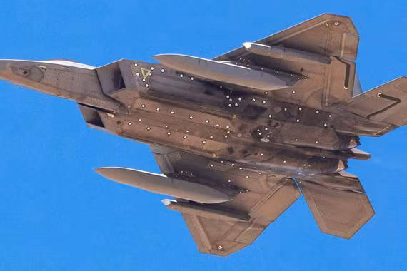 Tiêm kích tàng hình F-22 Raptor lộ diện phiên bản 2.0