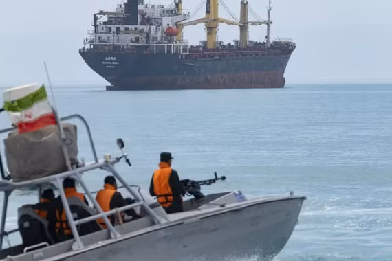 Tại sao hình ảnh cứng rắn của Iran sụp đổ khi tàu chiến Mỹ phong tỏa?