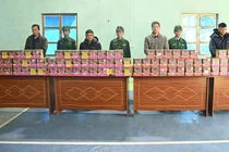 Bắt giữ 4 đối tượng, thu gần 2 tạ pháo nổ tại khu vực biên giới