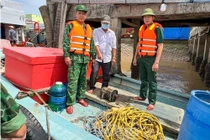 BĐBP Cà Mau bắt giữ 2 phương tiện khai thác thủy sản trái phép