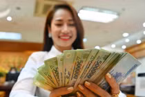 [VIDEO] Lãi suất tiết kiệm hạ nhiệt: Gửi tiền ở đâu lời nhất?
