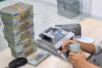 [VIDEO] Tiền gửi dân cư lập kỷ lục 11 triệu tỷ đồng, lãi suất vọt gần 10% mỗi năm