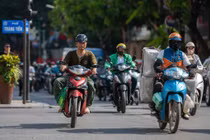[SPOTLIGHT] Hà Nội thí điểm hạn chế xe máy cũ từ 1/7 tại phố cổ
