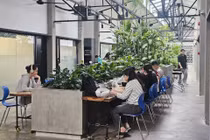 [VIDEO] Coworking ở TPHCM hút khách, giá từ 25.000 đồng