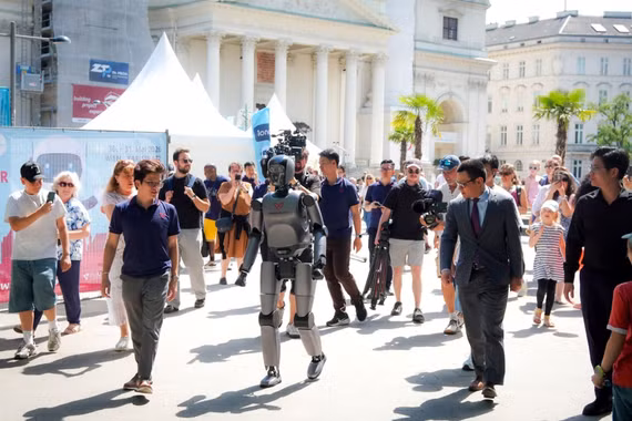Người máy “Make in Vietnam” của VinRobotics tỏa sáng tại hai sân khấu công nghệ hàng đầu thế giới