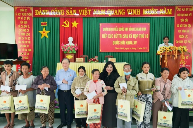 Chủ tịch Phan Xuân Dũng tiếp xúc cử tri xã Phước Dinh