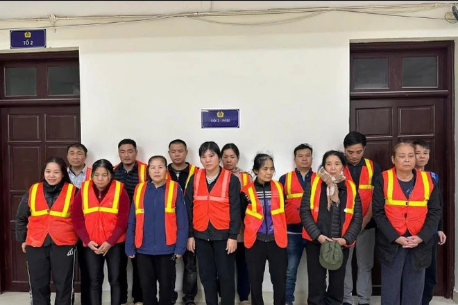 Bắt giữ ổ nhóm đánh bạc trên sông Hồng, thu giữ gần 100 triệu đồng