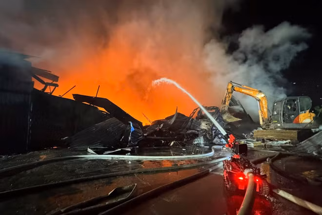 Cháy lớn tại cụm kho, xưởng cho thuê trên đường Phạm Tu khiến 1 người tử vong