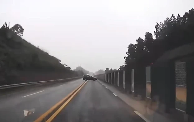 Quay đầu xe trên cao tốc Nội Bài - Lào Cai, nam tài xế bị xử phạt nặng