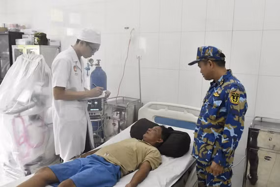 Cứu sống ngư dân bị đột quy khi đang hành nghề trên biển