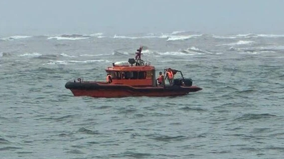 Cứu ngư dân gặp nạn trên biển Quảng Trị