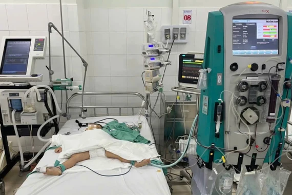 Cứu sống bệnh nhi nguy kịch do biến chứng tay chân miệng nặng