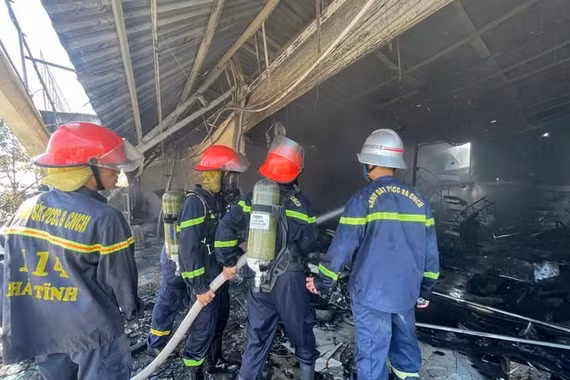 “Bà hoả” thiêu rụi cửa hàng điện máy ở Hà Tĩnh