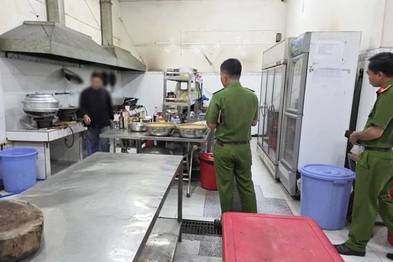 Vĩnh Long xử phạt hai chủ quán ăn vi phạm an toàn thực phẩm