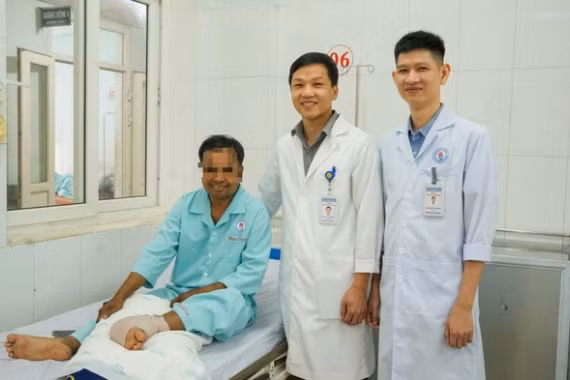 Nối thành công bàn chân đứt lìa cho bệnh nhân ở Quảng Trị