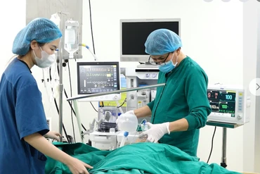 Chọc dò buồng trứng tại phòng khám tư, trẻ 10 tuổi nguy kịch vì nhiễm trùng