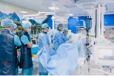 60 phút thần tốc cứu người phụ nữ hôn mê do vỡ túi phình mạch máu não