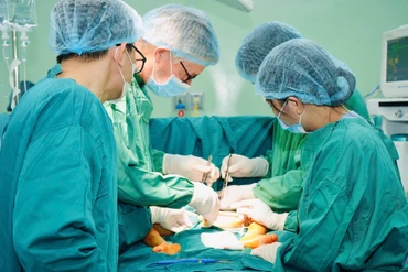 Chuyên gia quốc tế điều trị co cứng cơ cho trẻ bại não tại Việt Nam