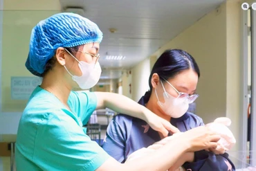 Hành trình kỳ diệu của bé sinh non 25 tuần tuổi, nặng 500g 