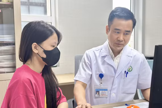 Khối u thần kinh 1,6kg ở đùi suýt khiến cô gái trẻ liệt chân
