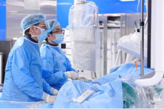 Khó thở, mệt mỏi, người đàn ông ngừng tim ngay tại phòng khám