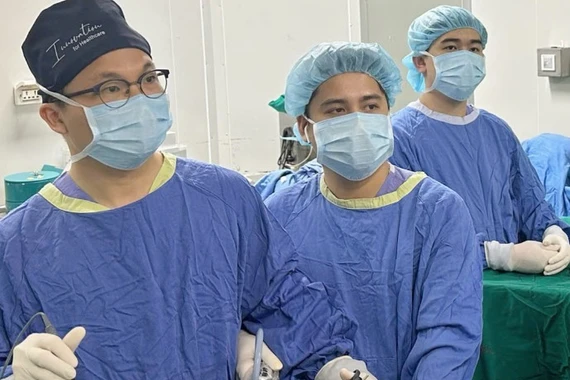 Đau bụng kéo dài, người đàn ông không ngờ sỏi xếp chuỗi đường mật trong gan