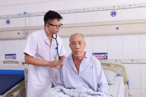 Đau bụng sau ăn không ngờ vỡ khối u gan lớn