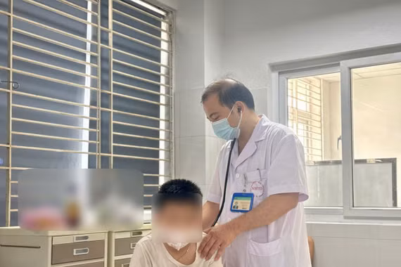 Ho kéo dài nhiều năm, bé trai 10 tuổi phát hiện mắc hen phế quản 